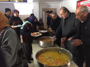Depremzedelere yemek yardımı hakkında