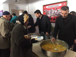 Depremzedelere yemek yardımı hakkında