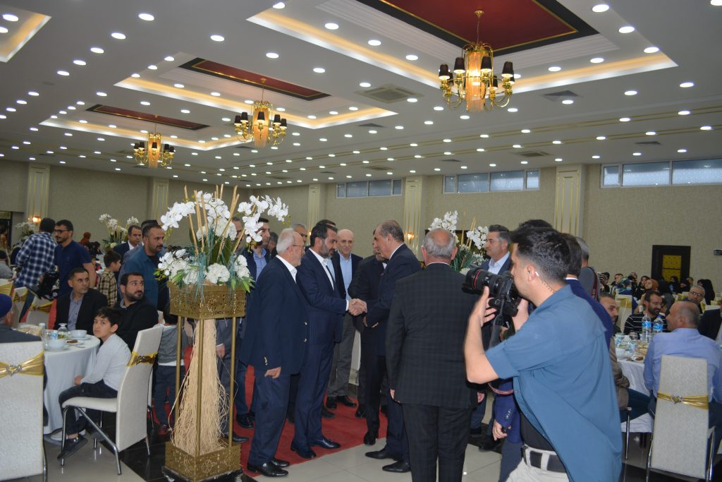 Kasıman Vakfı iftar yemeği verdi