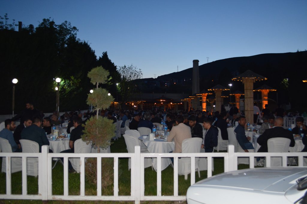 Kasıman Vakfı iftar yemeği verdi