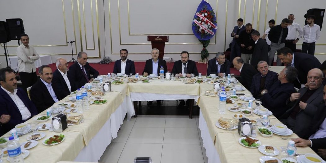 Kasıman Vakfı iftar yemeği verdi