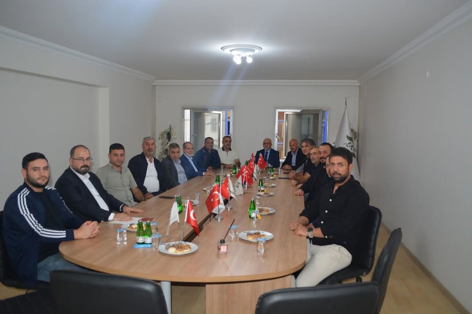 Elazığ Ticaret Borsası Yönetim Kurulu Başkanı Mehmet Ali Dumandağ, Meclis Başkanı Aydın Torgut, Yönetim Kurulu Üyeleri R